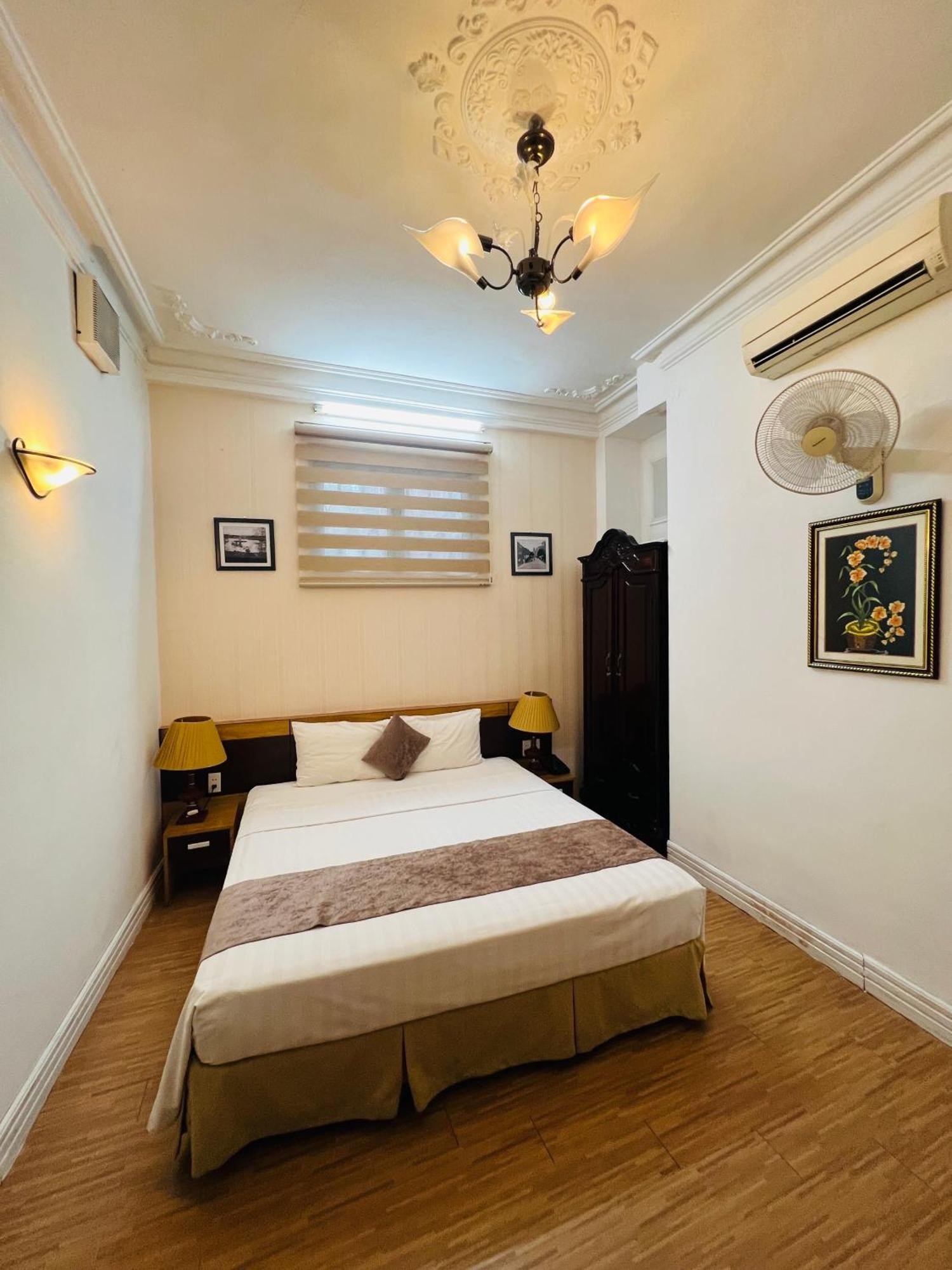 Hanoi Win Hotel & Travel Exterior photo