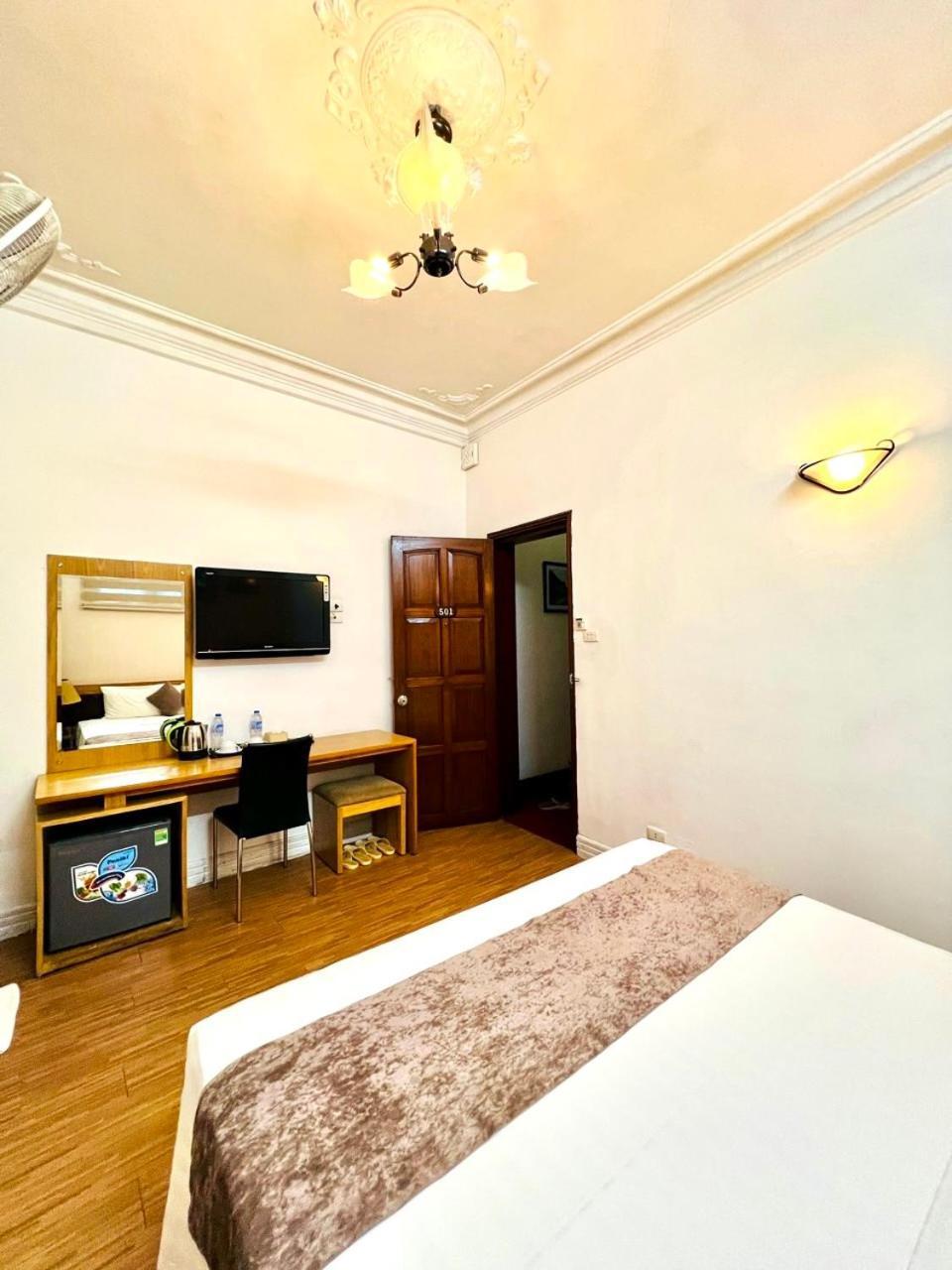 Hanoi Win Hotel & Travel Exterior photo